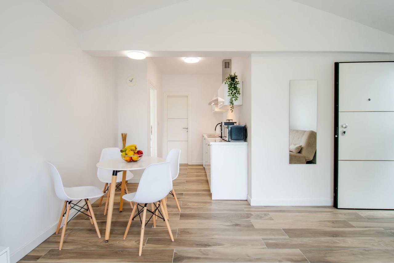 Apartments Mijo Dugi Rat Eksteriør billede