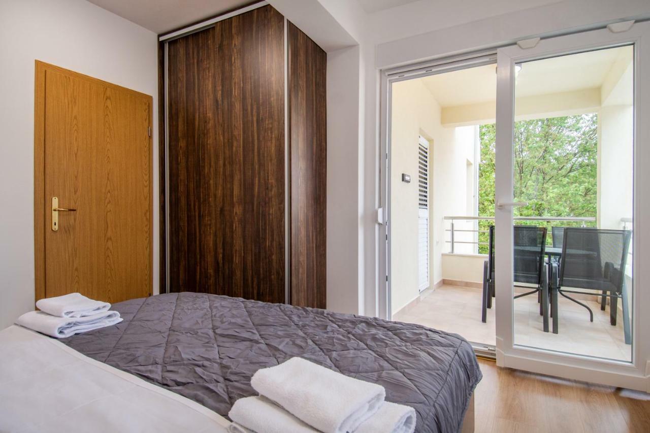 Apartments Mijo Dugi Rat Eksteriør billede