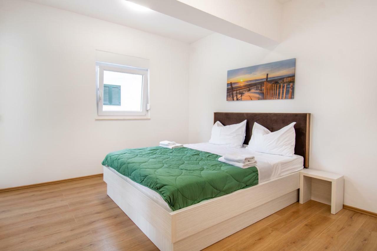 Apartments Mijo Dugi Rat Eksteriør billede