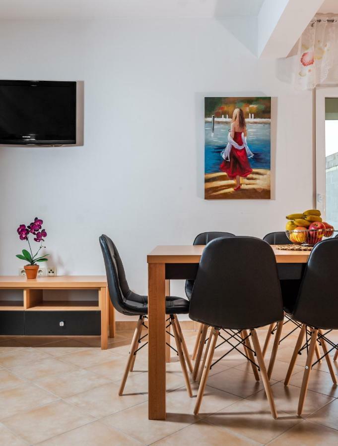 Apartments Mijo Dugi Rat Eksteriør billede